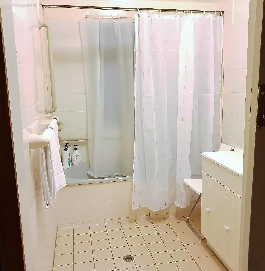 Woody Pt - Amazing 1970'S Share House By The Sea-4 Rooms Available! Woody Point 0*,  Australia