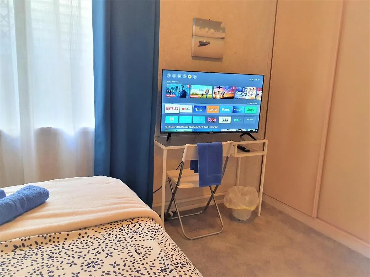 Woody Pt - Amazing 1970'S Share House By The Sea-4 Rooms Available! Woody Point 0*,