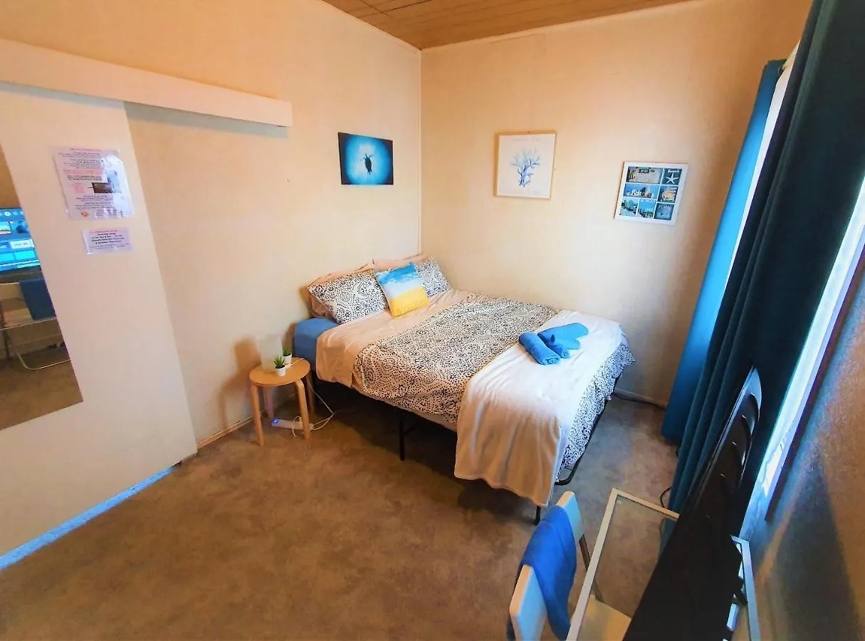 Woody Pt - Amazing 1970'S Share House By The Sea-4 Rooms Available! Woody Point 0*,