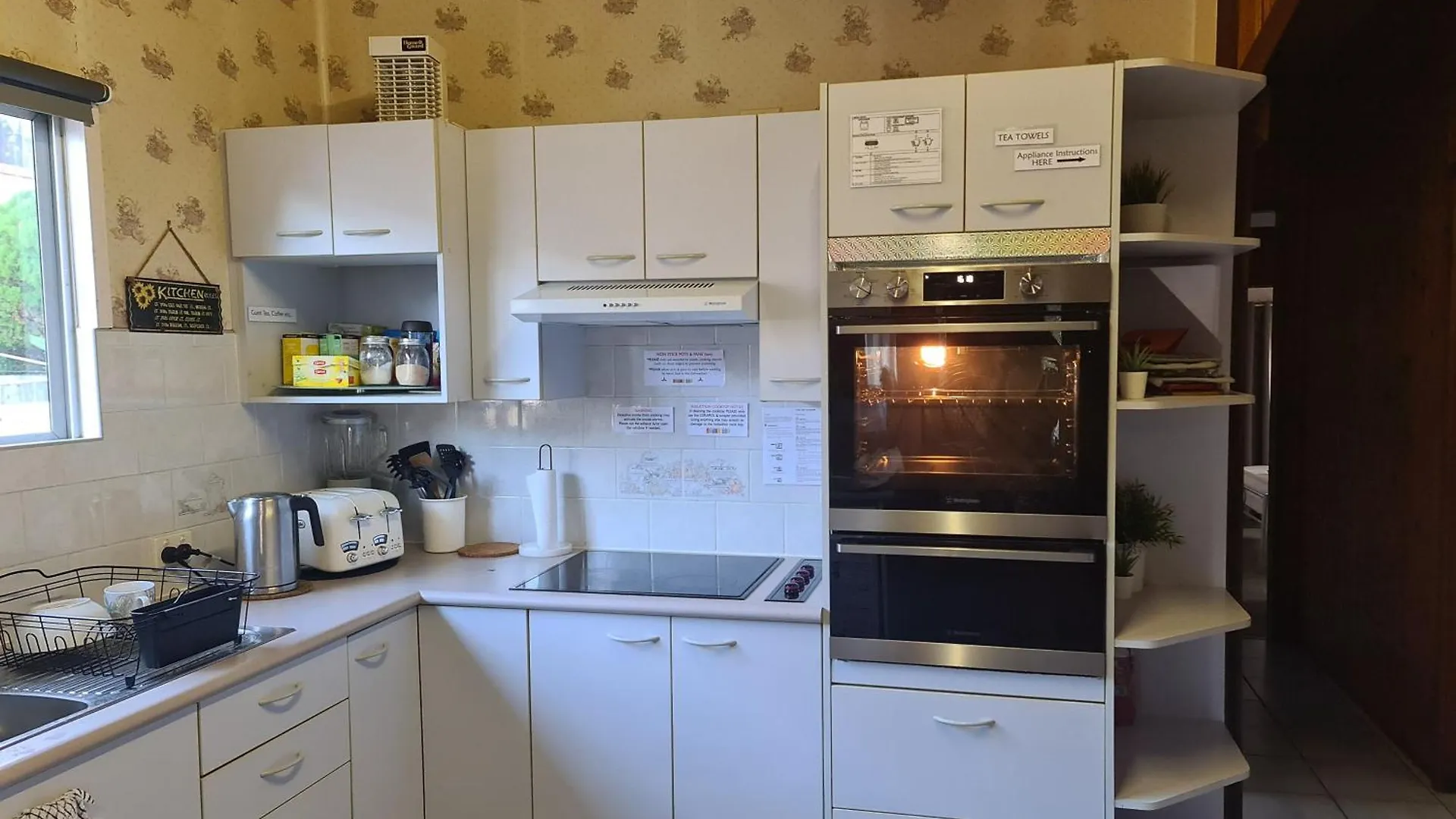 Woody Pt - Amazing 1970'S Share House By The Sea-4 Rooms Available! Woody Point Australia